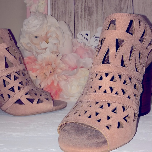 Spring Tan Shoes - Picture 2 of 5